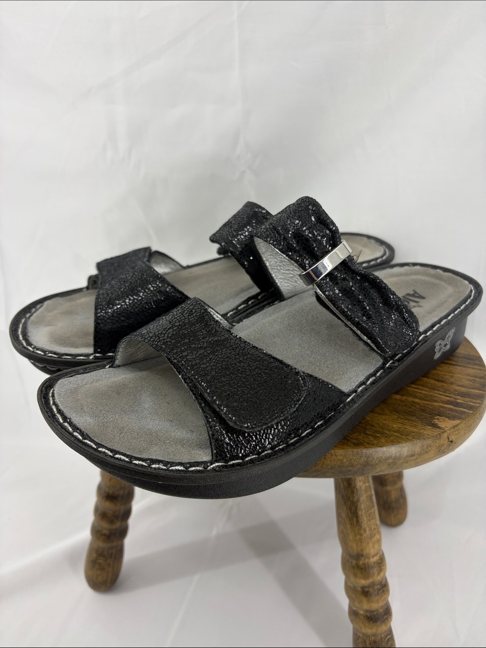 Alegria Womens Karmen Slide Sandals w/ Shimmery Black Leather Velcro Straps, 41